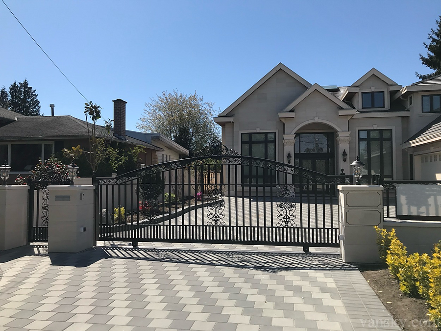 Telescopic Sliding Gate System – Adjustable Pulley Setup